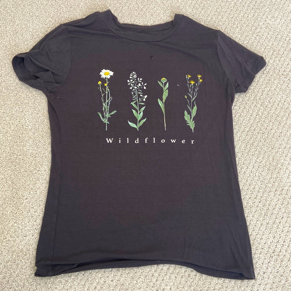 orginality. Wildflower T-shirt, size XS